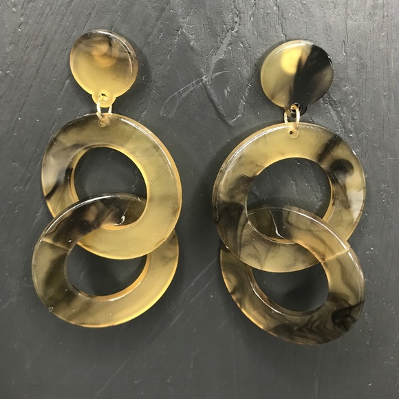 CLOSET REHAB Jewelry - 🆑 Flat Circle Double Drops in Dark Khaki